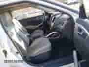 2012 Hyundai Veloster w/Gray Int z VIN KMHTC6AD3CU051669, wystawiony jako IAAI lot #41421833 z przebiegiem 170 000 mil mil oraz . Historia ofert i sprzedaży dostępna na DreamBid. Obrazek 5.