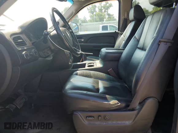 2008 Chevrolet Suburban 3LT z VIN 3GNFK163X8G175186, wystawiony jako Copart lot #80626005 z przebiegiem 222 770 mil mil oraz Szkoda całkowita • Salvage title. Historia ofert i sprzedaży dostępna na DreamBid. Obrazek 7.