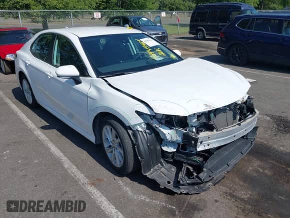 2022 Toyota Camry LE с VIN 4T1C11AK5NU688184, выставлен на аукционе IAAI как лот 42943924 с пробегом 26 831 миль миль и . История ставок и продаж доступна на DreamBid. Изображение 1.