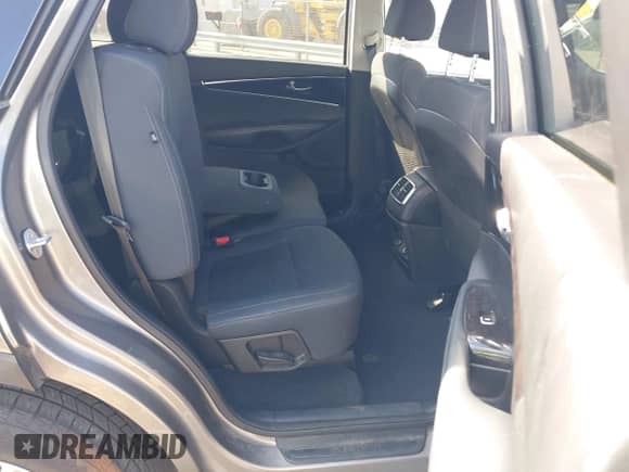 2018 Kia Sorento L с VIN 5XYPG4A34JG422780, выставлен на аукционе IAAI как лот 43264925 с пробегом 100 185 миль миль и . История ставок и продаж доступна на DreamBid. Изображение 8.