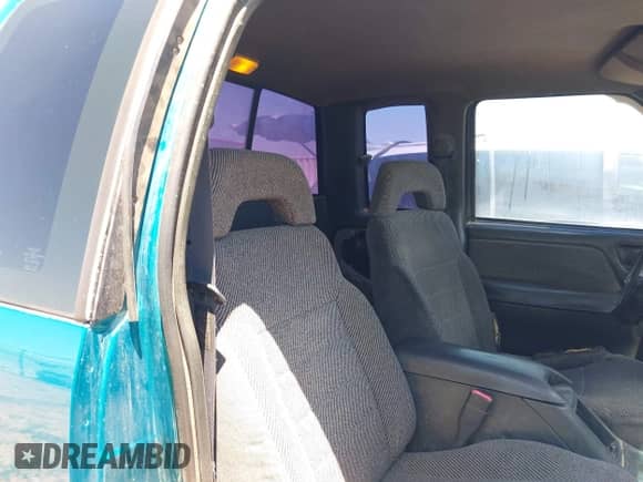 1996 Chevrolet S-10 LS с VIN 1GCCT19X4TK198987, выставлен на аукционе IAAI как лот 42888961 с пробегом 293 820 миль миль и . История ставок и продаж доступна на DreamBid. Изображение 8.