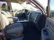 2017 Ram 1500 Big Horn z VIN 3C6RR6LT5HG563629, wystawiony jako IAAI lot #41811191 z przebiegiem 65 103 mil mil oraz . Historia ofert i sprzedaży dostępna na DreamBid. Obrazek 5.