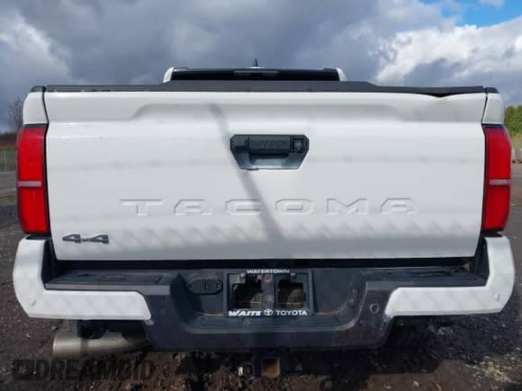 2024 Toyota Tacoma SR5 with VIN 3TMLB5JN5RM010502, listed as a IAAI auction lot 43521054 with 22,894 mi miles and . Bid and sale history available at DreamBid. Image 16.