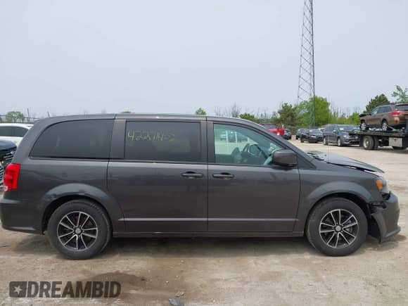 2019 Dodge Grand Caravan SE z VIN 2C4RDGBG6KR596593, wystawiony jako IAAI lot #42271402 z przebiegiem 60 792 mil mil oraz . Historia ofert i sprzedaży dostępna na DreamBid. Obrazek 13.