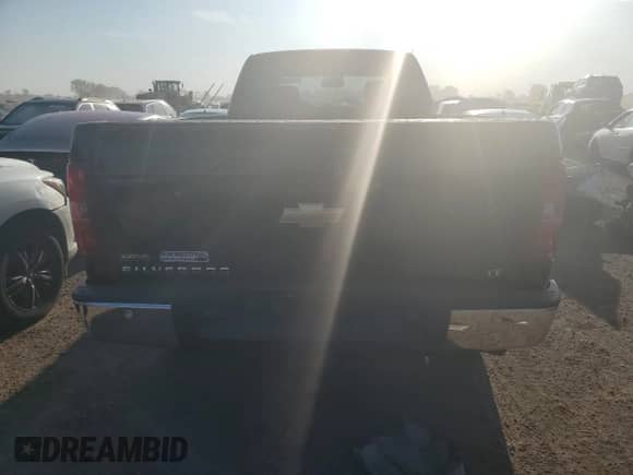 2011 Chevrolet Silverado 1500 LT с VIN 1GCRKSE09BZ387197, выставлен на аукционе Copart как лот 71492374 с пробегом 232 862 миль миль и Списание • Salvage title. История ставок и продаж доступна на DreamBid. Изображение 6.