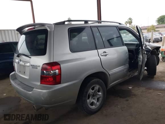2004 Toyota Highlander Limited with VIN JTEDP21A040038524, listed as a IAAI auction lot 43243259 with Not provided miles and . Bid and sale history available at DreamBid. Image 4.