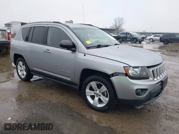 2017 Jeep Compass Sport с VIN 1C4NJCBA7HD124023, выставлен на аукционе IAAI как лот 41436187 с пробегом Не указан миль и . История ставок и продаж доступна на DreamBid. Изображение 1.