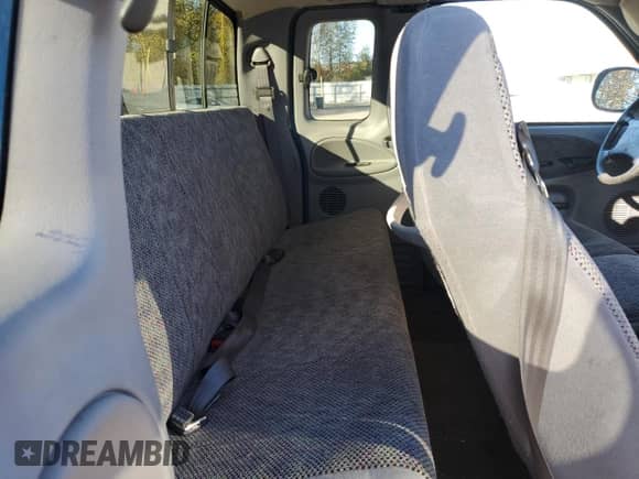 1998 Dodge 1500 z VIN 3B7HF13Y4WG227429, wystawiony jako Copart lot #72100104 z przebiegiem 242 823 mil mil oraz Czysty tytuł • Clean title. Historia ofert i sprzedaży dostępna na DreamBid. Obrazek 10.