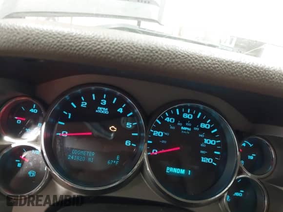 2014 Chevrolet Silverado 2500HD LT z VIN 1GC1KXCG7EF155908, wystawiony jako IAAI lot #43261269 z przebiegiem 241 820 mil mil oraz . Historia ofert i sprzedaży dostępna na DreamBid. Obrazek 7.