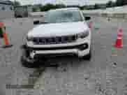 2024 Jeep Compass Latitude Lux с VIN 3C4NJDFN5RT155074, выставлен на аукционе Copart как лот 60969125 с пробегом 13 892 миль миль и Списание • Salvage title. История ставок и продаж доступна на DreamBid. Изображение 15.