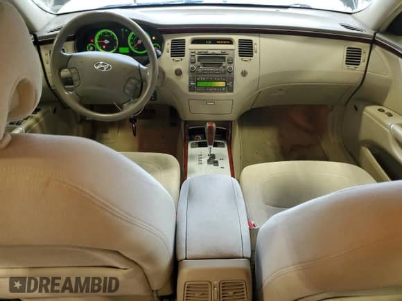 2007 Hyundai Azera SE с VIN KMHFC46F07A139579, выставлен на аукционе Copart как лот 86832324 с пробегом 116 557 миль миль и Чистый • Clean title. История ставок и продаж доступна на DreamBid. Изображение 8.