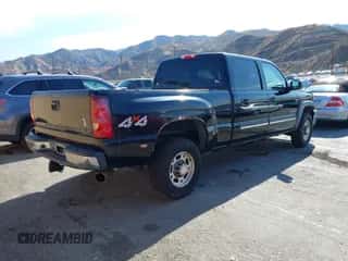 2003 Chevrolet Silverado 1500HD LS z VIN 1GCGK13U63F189039, wystawiony jako IAAI lot #41335769 z przebiegiem 75 157 mil mil oraz . Historia ofert i sprzedaży dostępna na DreamBid. Obrazek 4.