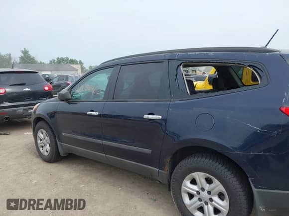 2010 Chevrolet Traverse LS z VIN 1GNLVEED1AS104551, wystawiony jako IAAI lot #42656402 z przebiegiem 196 118 mil mil oraz . Historia ofert i sprzedaży dostępna na DreamBid. Obrazek 14.