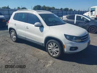 2012 Volkswagen Tiguan S с VIN WVGAV7AX4CW508415, выставлен на аукционе IAAI как лот 43387810 с пробегом 187 350 миль миль и . История ставок и продаж доступна на DreamBid. Изображение 1.