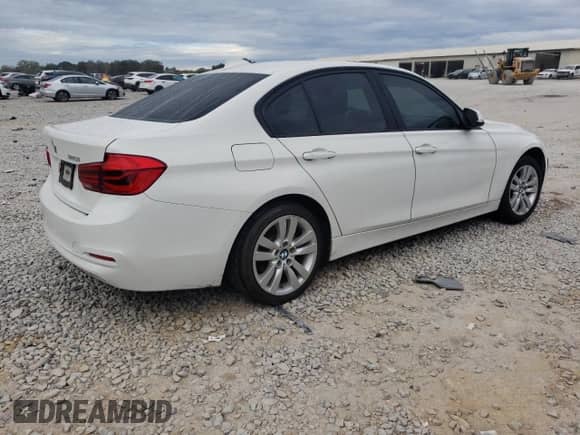 2018 BMW 3 Series 320i xDrive z VIN WBA8A3C5XJA495034, wystawiony jako Copart lot #85262965 z przebiegiem 102 652 mil mil oraz Szkoda całkowita • Salvage title. Historia ofert i sprzedaży dostępna na DreamBid. Obrazek 3.