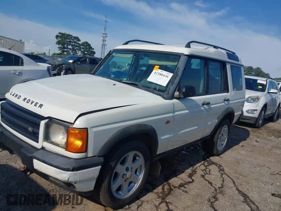 1999 Land Rover Discovery with VIN SALTY1240XA900096, listed as a IAAI auction lot 42380496 with 242,767 mi miles and . Bid and sale history available at DreamBid. Image 17.