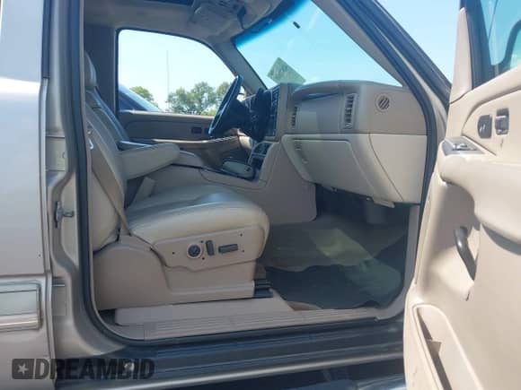 2005 Chevrolet Avalanche Z71 with VIN 3GNEK12Z95G275104, listed as a IAAI auction lot 42871615 with 196,355 mi miles and . Bid and sale history available at DreamBid. Image 5.