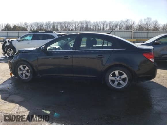 2014 Chevrolet Cruze 1LT z VIN 1G1PD5SB3E7445094, wystawiony jako Copart lot #44235814 z przebiegiem 117 449 mil mil oraz Szkoda całkowita • Salvage title. Historia ofert i sprzedaży dostępna na DreamBid. Obrazek 2.