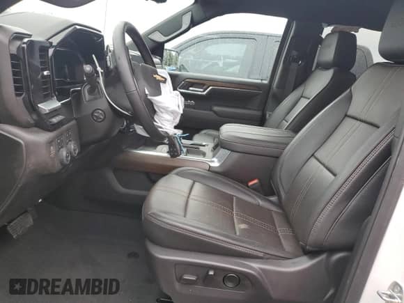 2024 Chevrolet Silverado 1500 High Country z VIN 1GCUDJEL7RZ325512, wystawiony jako Copart lot #63606945 z przebiegiem 10 358 mil mil oraz Szkoda całkowita • Salvage title. Historia ofert i sprzedaży dostępna na DreamBid. Obrazek 7.