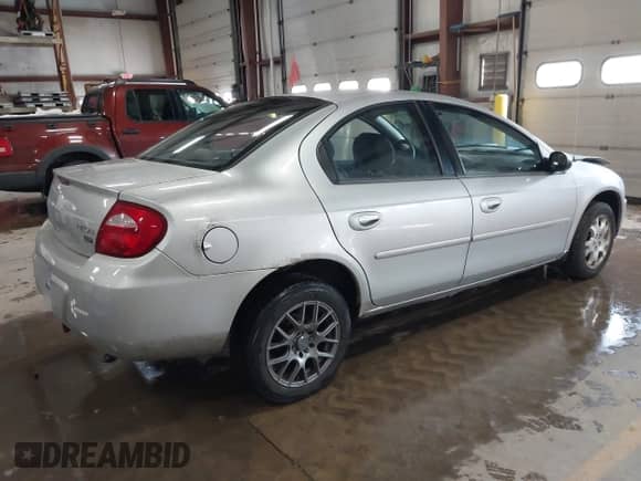 2004 Dodge Neon SXT z VIN 1B3ES56C94D593209, wystawiony jako IAAI lot #41621999 z przebiegiem 89 698 mil mil oraz . Historia ofert i sprzedaży dostępna na DreamBid. Obrazek 4.
