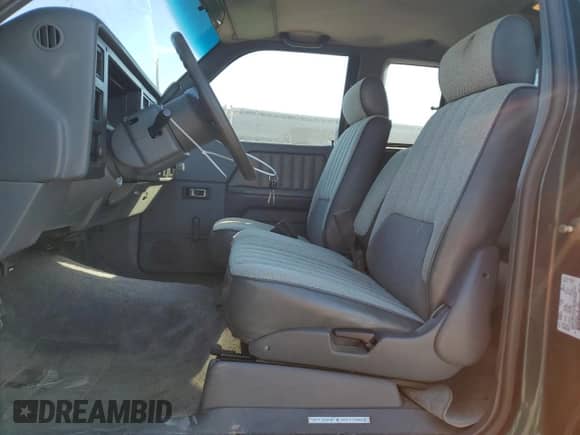 1993 Dodge Dakota z VIN 1B7FL23X8PS292033, wystawiony jako Copart lot #48995955 z przebiegiem 103 197 mil mil oraz Czysty tytuł • Clean title. Historia ofert i sprzedaży dostępna na DreamBid. Obrazek 7.