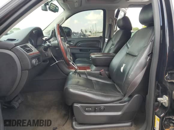 2014 Cadillac Escalade ESV Luxury с VIN 1GYS4HEF8ER211646, выставлен на аукционе Copart как лот 61066035 с пробегом 218 137 миль миль и Чистый • Clean title. История ставок и продаж доступна на DreamBid. Изображение 7.