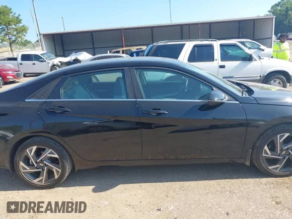 2024 Hyundai Elantra Limited z VIN KMHLN4DJ7RU102549, wystawiony jako IAAI lot #42938714 z przebiegiem 22 326 mil mil oraz . Historia ofert i sprzedaży dostępna na DreamBid. Obrazek 14.