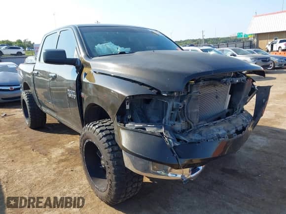 2013 Ram 1500 Big Horn z VIN 1C6RR7LT7DS585737, wystawiony jako IAAI lot #43185524 z przebiegiem 251 530 mil mil oraz . Historia ofert i sprzedaży dostępna na DreamBid. Obrazek 1.