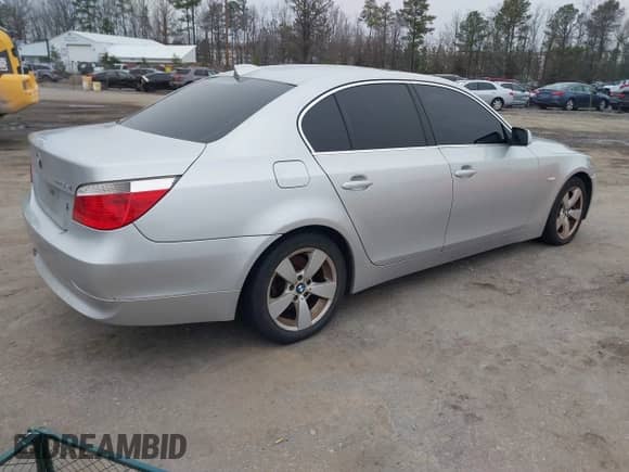 2006 BMW 5 Series z VIN WBANF33586CS35117, wystawiony jako IAAI lot #41562653 z przebiegiem 205 281 mil mil oraz . Historia ofert i sprzedaży dostępna na DreamBid. Obrazek 4.