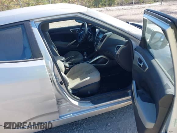 2012 Hyundai Veloster w/Gray Int z VIN KMHTC6ADXCU077475, wystawiony jako IAAI lot #43384263 z przebiegiem 196 951 mil mil oraz . Historia ofert i sprzedaży dostępna na DreamBid. Obrazek 5.