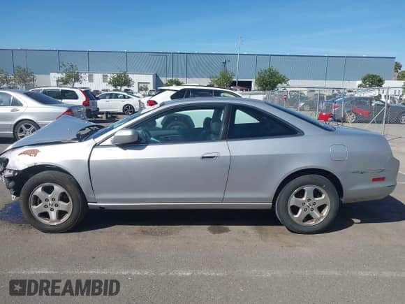 2000 Honda Accord EX с VIN 1HGCG2257YA010383, выставлен на аукционе IAAI как лот 42278620 с пробегом 170 757 миль миль и . История ставок и продаж доступна на DreamBid. Изображение 15.