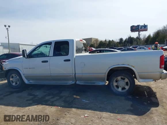 2003 Dodge 2500 ST z VIN 3D7KA28C43G733285, wystawiony jako IAAI lot #41762538 z przebiegiem 258 177 mil mil oraz . Historia ofert i sprzedaży dostępna na DreamBid. Obrazek 15.