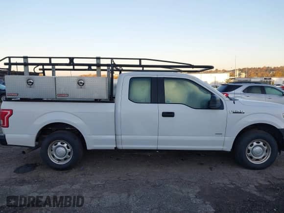 2015 Ford F-150 XL z VIN 1FTEX1CP9FFC25202, wystawiony jako IAAI lot #43532907 z przebiegiem 187 998 mil mil oraz . Historia ofert i sprzedaży dostępna na DreamBid. Obrazek 13.