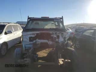 2002 Chevrolet Silverado 3500 с VIN 1GBJK34U62F110620, выставлен на аукционе Copart как лот 84043334 с пробегом Не указан миль и На запчасти • Non repairable. История ставок и продаж доступна на DreamBid. Изображение 5.