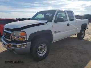 2006 GMC Sierra 1500 z VIN 1GTHC29D46E176380, wystawiony jako Copart lot #46277995 z przebiegiem Nie podano mil oraz Czysty tytuł • Clean title. Historia ofert i sprzedaży dostępna na DreamBid. Obrazek 1.
