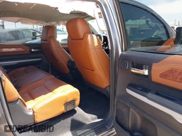 2019 Toyota Tundra SR5 с VIN 5TFAY5F17KX791678, выставлен на аукционе IAAI как лот 42290380 с пробегом 119 671 миль миль и . История ставок и продаж доступна на DreamBid. Изображение 8.