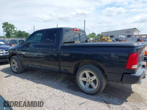 2009 Dodge 1500 SLT z VIN 1D3HB18T59S701420, wystawiony jako IAAI lot #42625312 z przebiegiem 295 346 mil mil oraz . Historia ofert i sprzedaży dostępna na DreamBid. Obrazek 14.