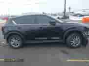 2023 Mazda CX-5 S Carbon Edition z VIN JM3KFBCMXP0132086, wystawiony jako IAAI lot #37026489 z przebiegiem 4 785 mil mil oraz . Historia ofert i sprzedaży dostępna na DreamBid. Obrazek 14.