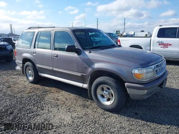1997 Ford Explorer XLT с VIN 1FMDU35P4VUA75731, выставлен на аукционе IAAI как лот 41718234 с пробегом 194 358 миль миль и . История ставок и продаж доступна на DreamBid. Изображение 1.