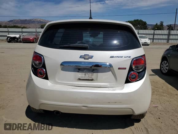 2014 Chevrolet Sonic Premier с VIN 1G1JF6SBXE4185946, выставлен на аукционе Copart как лот 70014525 с пробегом 135 094 миль миль и Списание • Salvage title. История ставок и продаж доступна на DreamBid. Изображение 6.