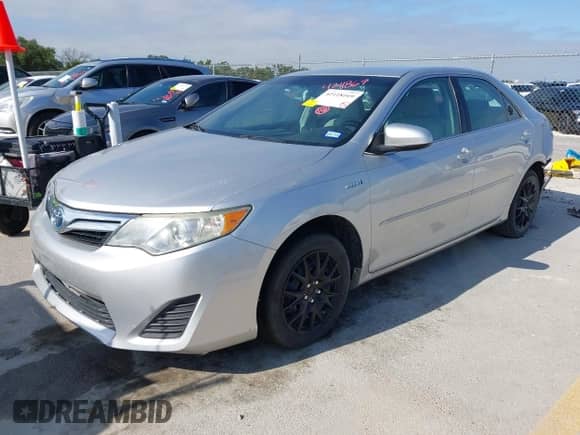 2013 Toyota Camry LE z VIN 4T1BD1FK1DU070466, wystawiony jako IAAI lot #42118169 z przebiegiem 144 680 mil mil oraz . Historia ofert i sprzedaży dostępna na DreamBid. Obrazek 19.