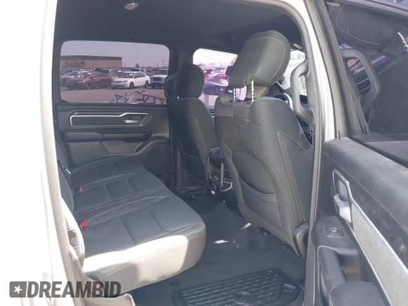 2022 Ram 1500 Big Horn z VIN 1C6RREFT3NN157681, wystawiony jako IAAI lot #42358287 z przebiegiem 106 659 mil mil oraz . Historia ofert i sprzedaży dostępna na DreamBid. Obrazek 8.