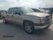 2005 Chevrolet Silverado 1500 LS z VIN 2GCEC13T651396665, wystawiony jako Copart lot #82405225 z przebiegiem 177 514 mil mil oraz Szkoda całkowita • Salvage title. Historia ofert i sprzedaży dostępna na DreamBid. Obrazek 4.