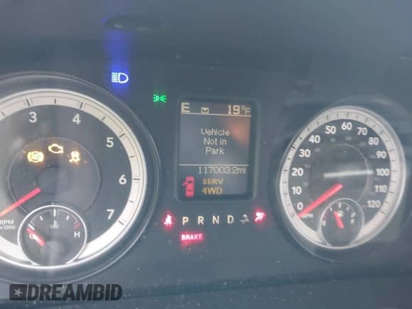 2014 Ram 1500 Express z VIN 3C6JR7AT0EG219885, wystawiony jako IAAI lot #41337794 z przebiegiem 117 003 mil mil oraz . Historia ofert i sprzedaży dostępna na DreamBid. Obrazek 7.