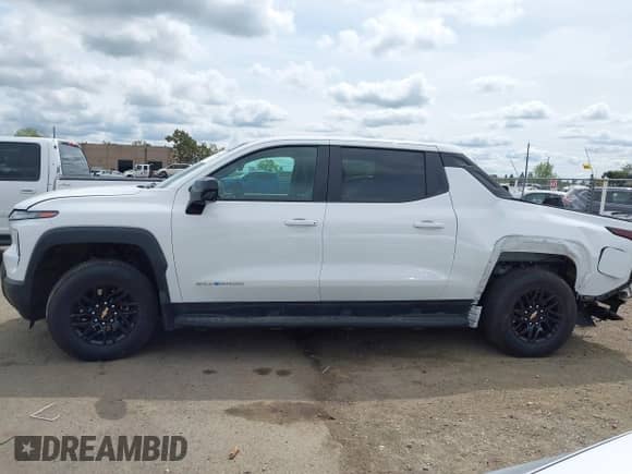 2024 Chevrolet Silverado EV Work Truck с VIN 1GC10VEL6RU201587, выставлен на аукционе IAAI как лот 41972696 с пробегом Не указан миль и . История ставок и продаж доступна на DreamBid. Изображение 15.