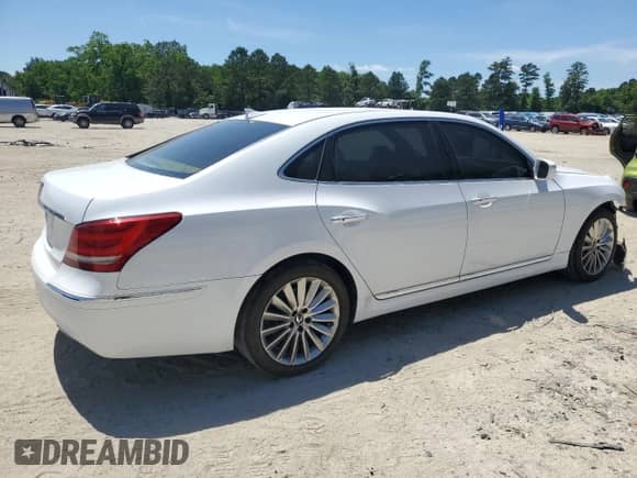 2015 Hyundai Equus Signature with VIN KMHGH4JH4FU094772, listed as a Copart auction lot 57617535 with 156,806 mi miles and Salvage title. Bid and sale history available at DreamBid. Image 3.