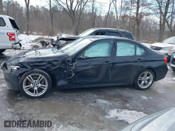 2014 BMW 3 Series 335i xDrive с VIN WBA3B9G57ENR92206, выставлен на аукционе IAAI как лот 41649706 с пробегом 98 607 миль миль и . История ставок и продаж доступна на DreamBid. Изображение 14.