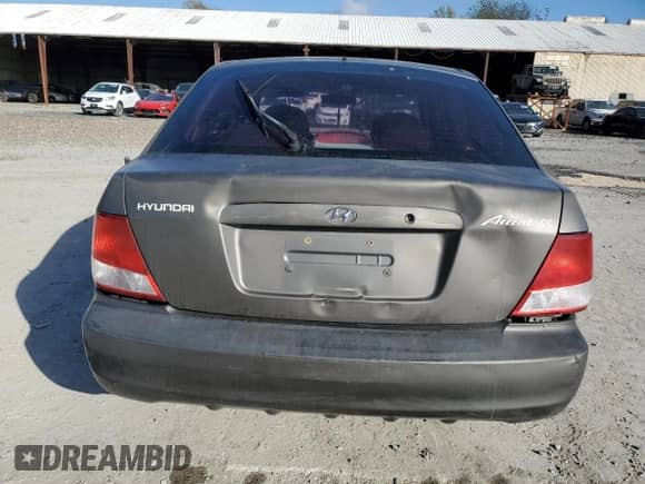 2002 Hyundai Accent GS z VIN KMHCG35C72U192411, wystawiony jako Copart lot #85322524 z przebiegiem 130 977 mil mil oraz Szkoda całkowita • Salvage title. Historia ofert i sprzedaży dostępna na DreamBid. Obrazek 6.