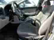 2018 Hyundai Elantra SE z VIN KMHD74LF5JU668225, wystawiony jako Copart lot #57252815 z przebiegiem 61 890 mil mil oraz Czysty tytuł • Clean title. Historia ofert i sprzedaży dostępna na DreamBid. Obrazek 7.