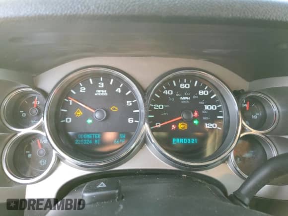 2009 Chevrolet Silverado 1500 LT with VIN 1GCEC29019Z257298, listed as a Copart auction lot 80646875 with 225,324 mi miles and Non repairable. Bid and sale history available at DreamBid. Image 9.